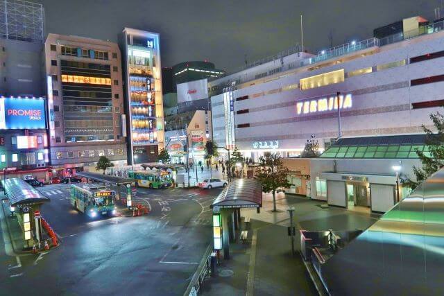 錦糸町駅の夜の画像